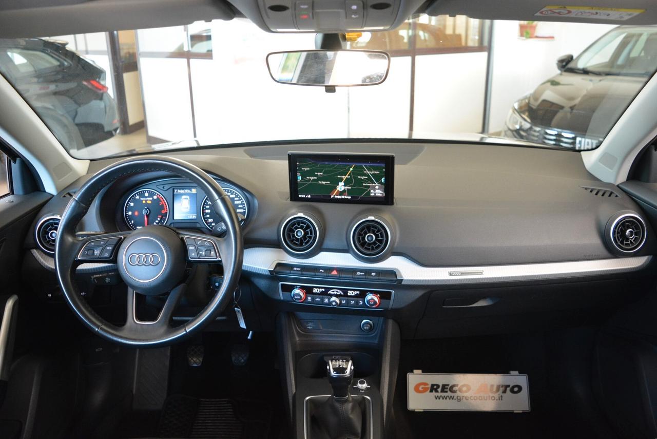 Audi Q2 30 TFSI Business telecamera