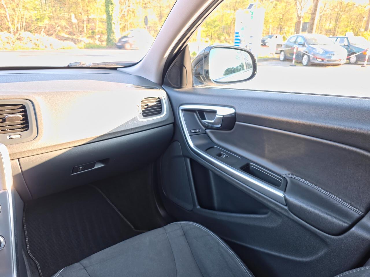 Volvo V60 Cross Country CV-150 D3 Geartronic Summum 2017-E6 Automatico