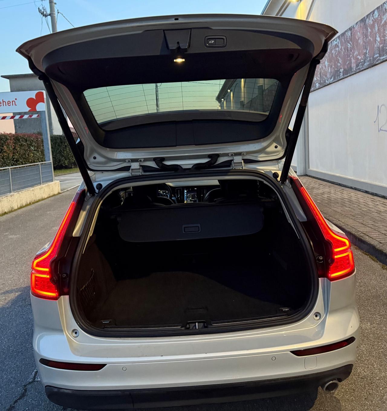 Volvo V60 2.0 tdi 150 cv Geartronic R-design 2019