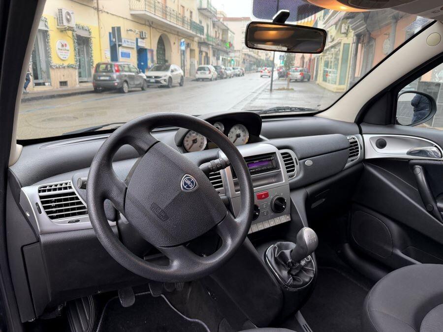 lancia ypsilon 1.3 mjet platino certificata tetto