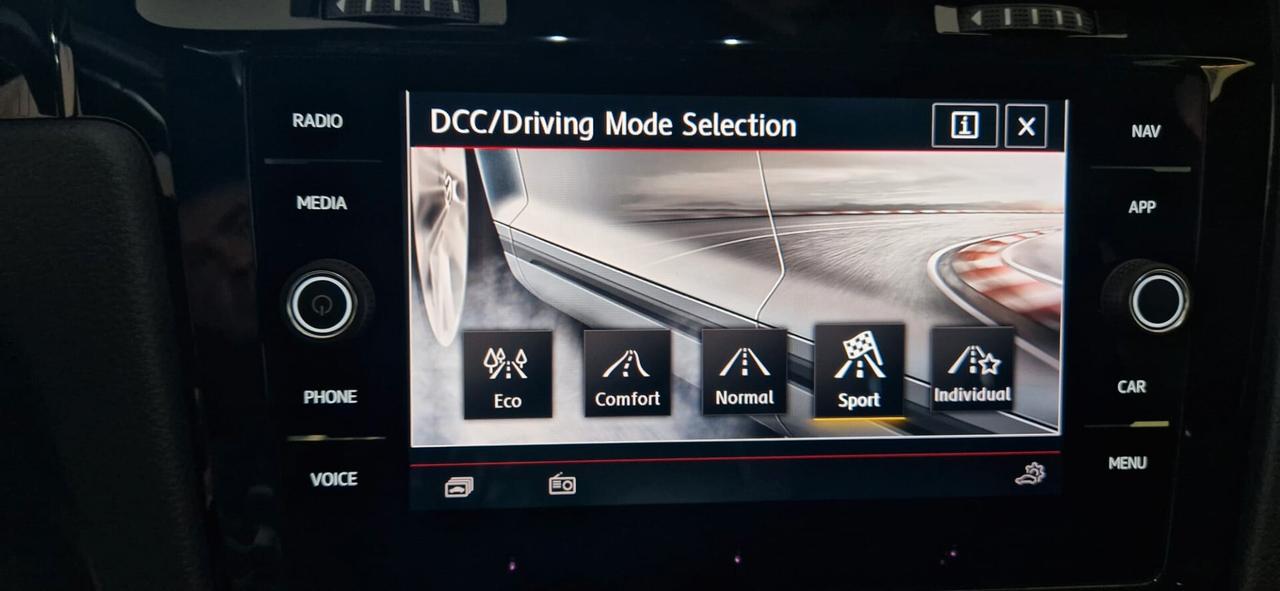 Volkswagen Golf GTI Performance 2.0 245 CV TSI DSG 5p.