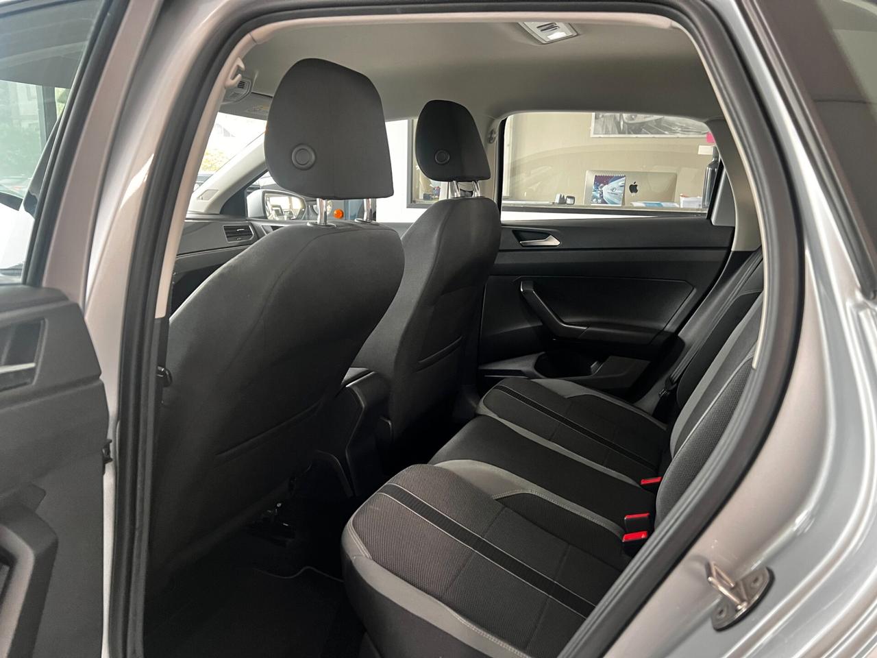 Volkswagen Polo 1.0 TSI 5p. R-LINE NEOPATENTATI