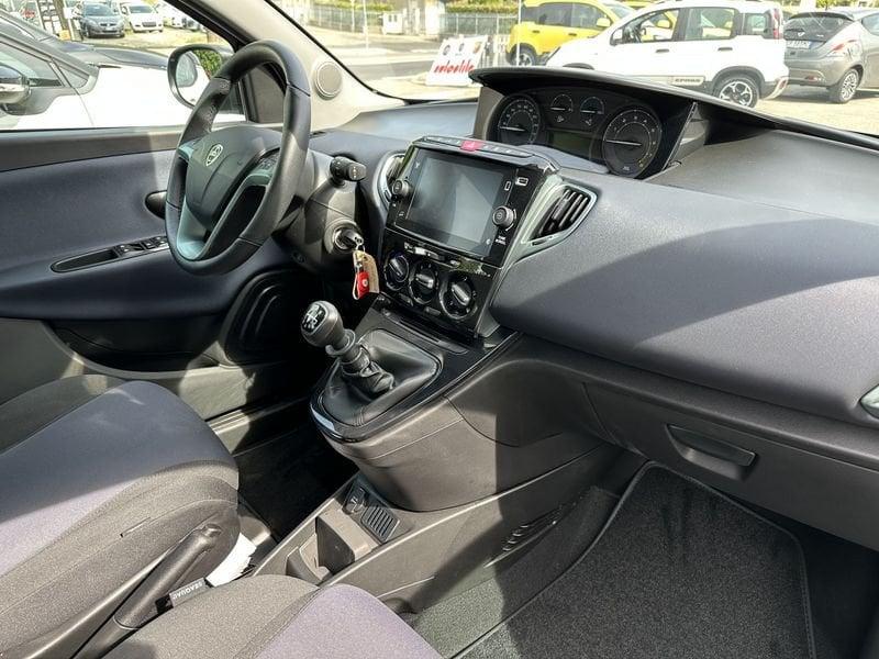 Lancia Ypsilon 1.0 FireFly 5 porte S&S Hybrid Platino