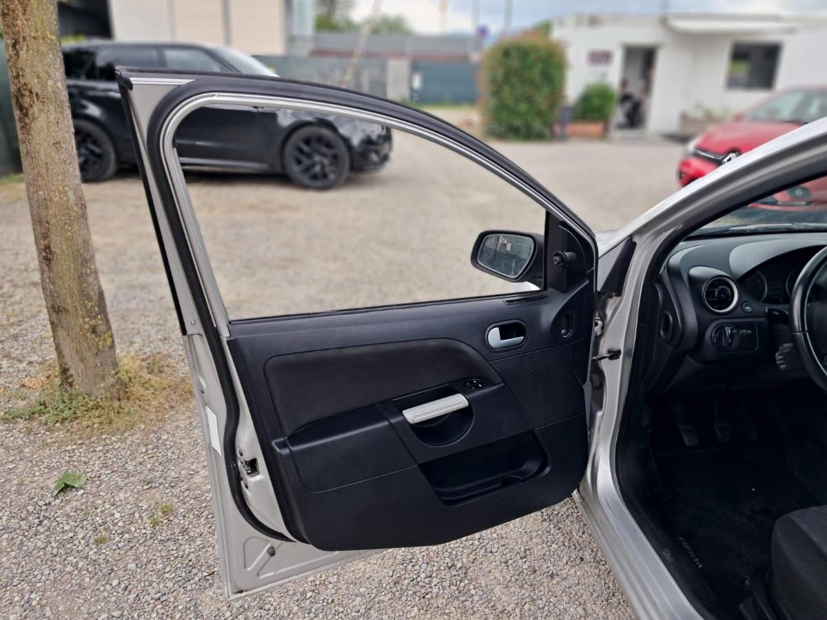 FORD - Fiesta - 1.2i 16V 5 porte Ambiente