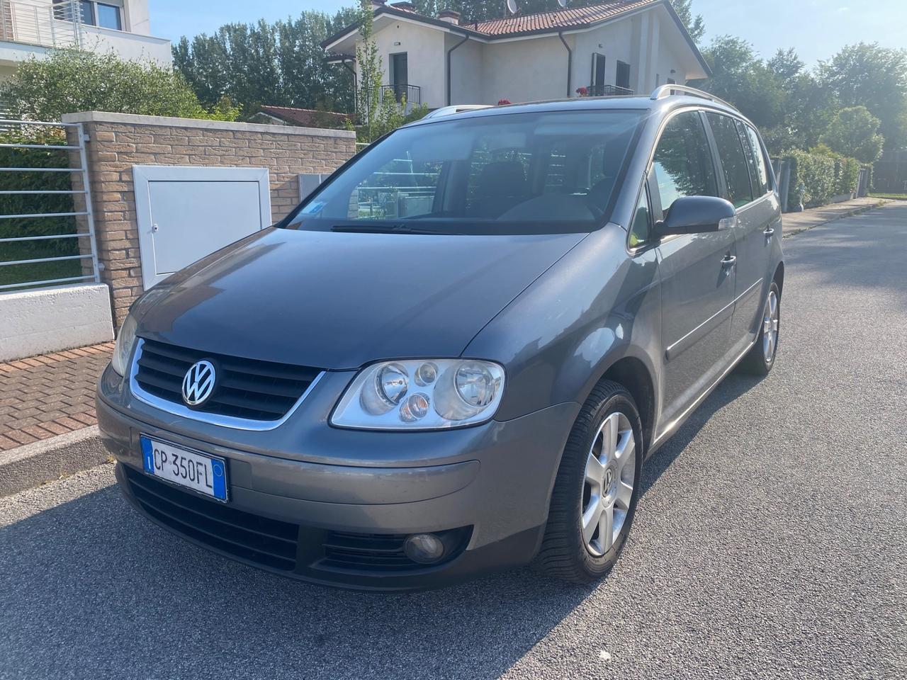 Volkswagen Touran 2.0 16V TDI DSG Highline