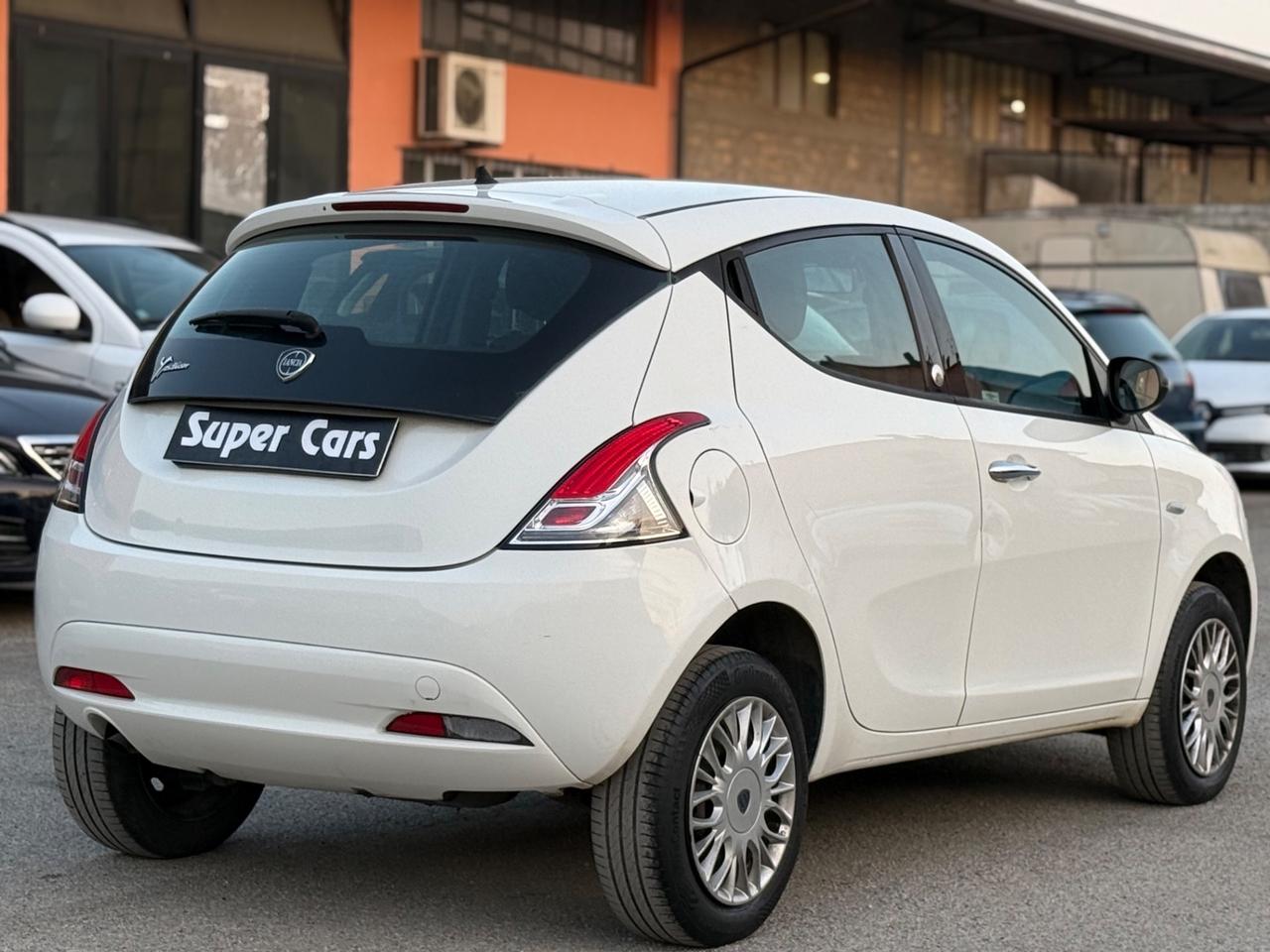 Lancia Ypsilon 0.9 TwinAir 85 CV 5 porte Metano Ecochic Platinum