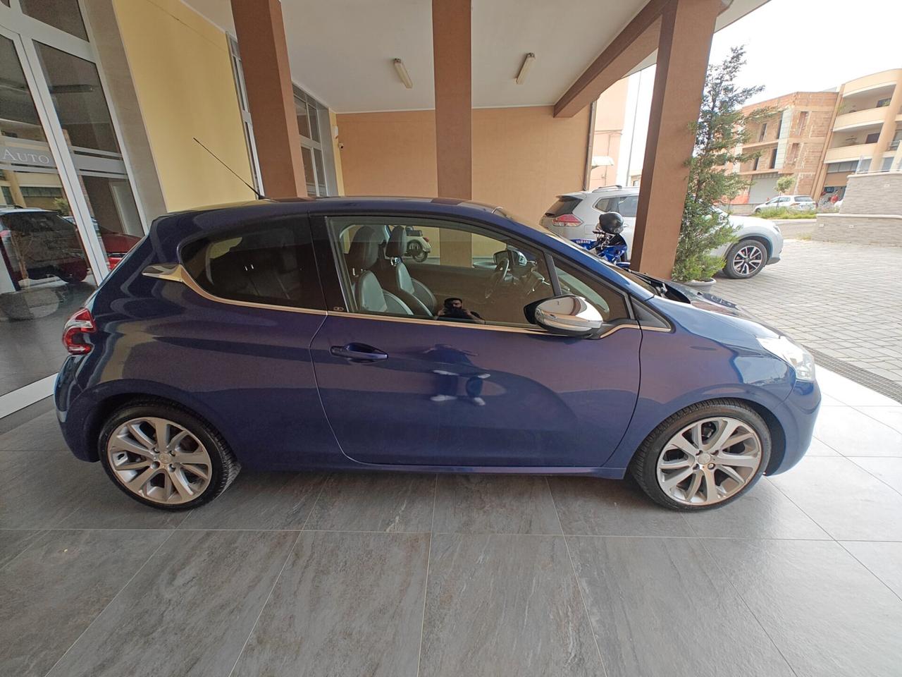 Peugeot 208 1.6 e-HDi 92 CV Stop&Start 3 porte Allure
