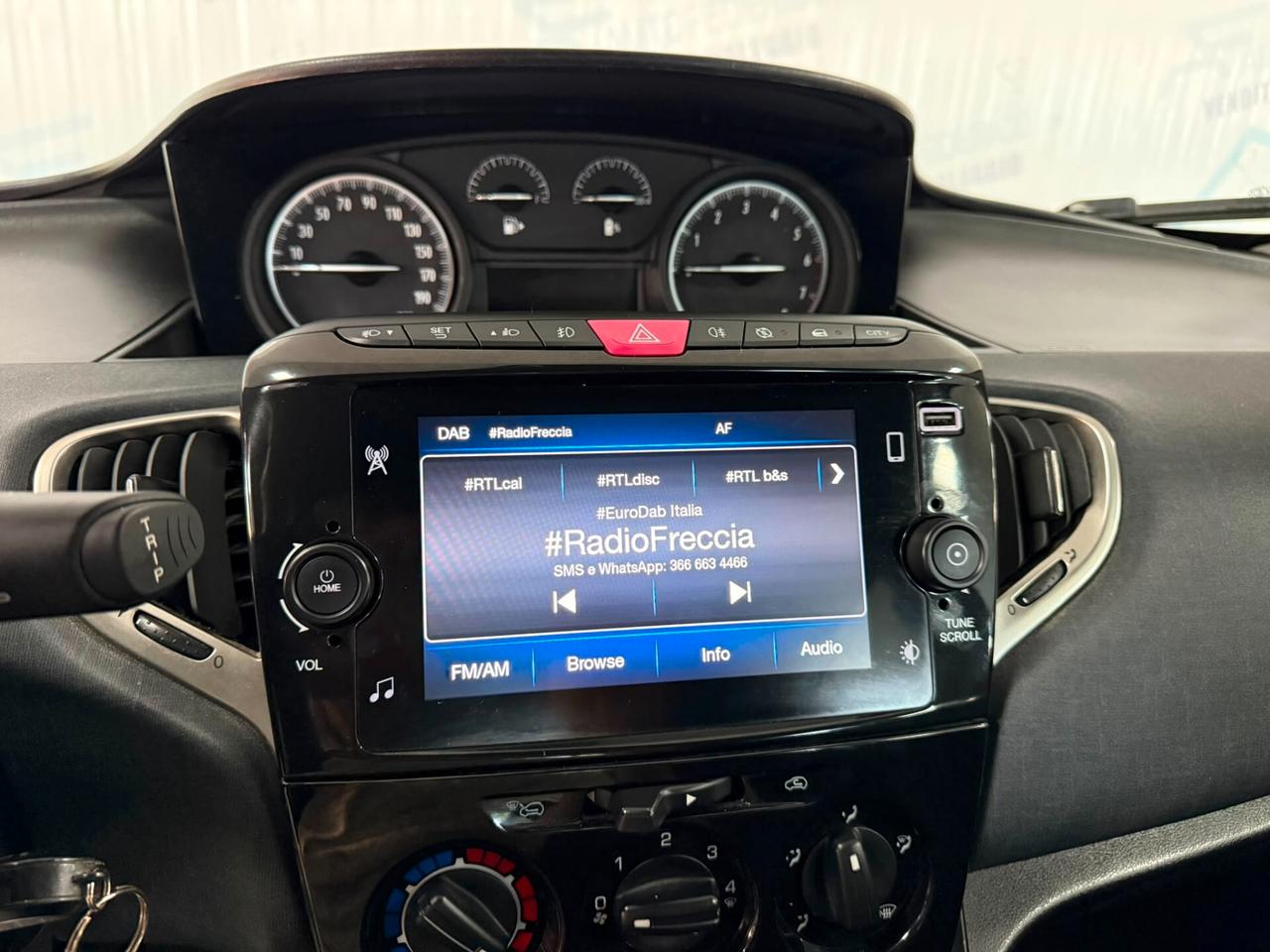 Lancia Ypsilon 1.0 Hybrid 5 porte S&S Alberta Ferretti