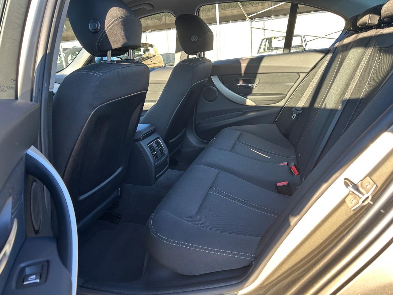 Bmw 318i LCI UNIPRO LED MANUALE