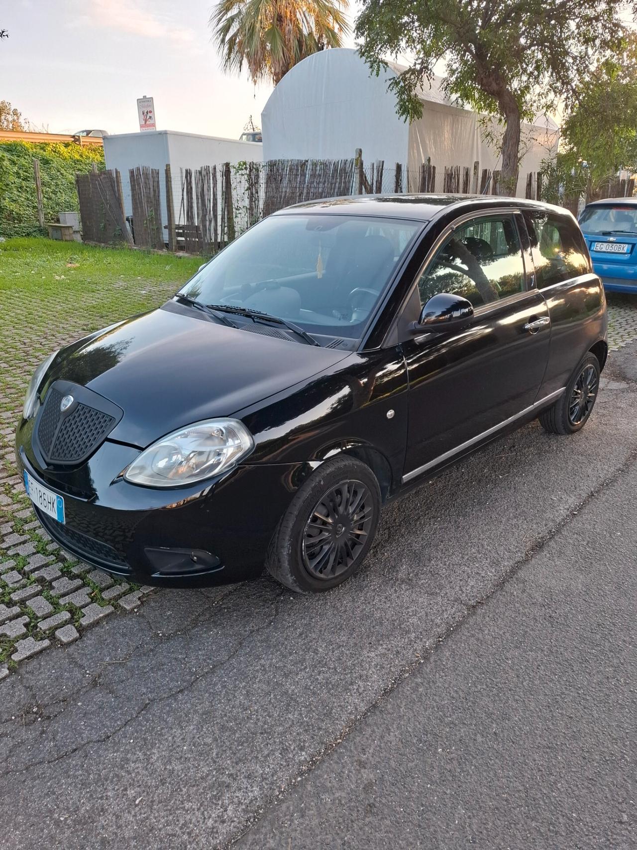 Lancia Ypsilon 1.3 MJT 75 CV Platino