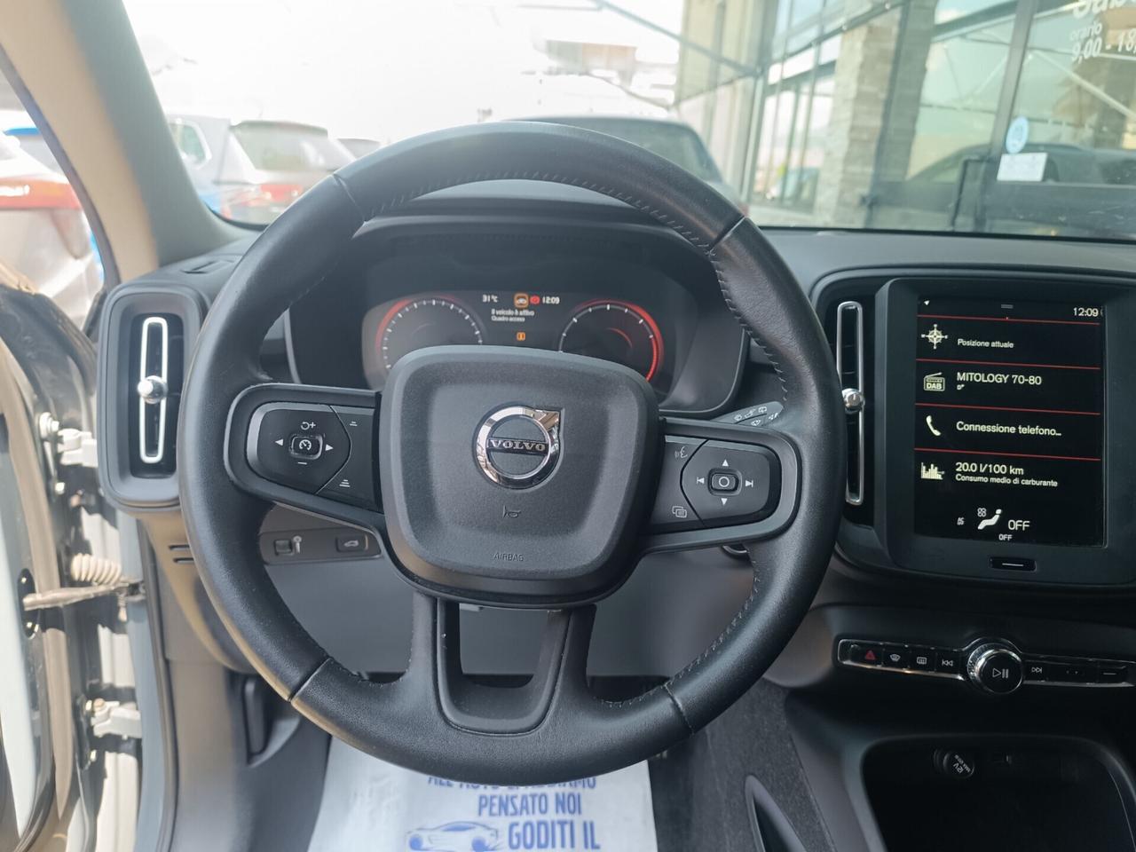 Volvo XC40 D3 Momentum Pro AUTOM. RETROCAMERA NAVI