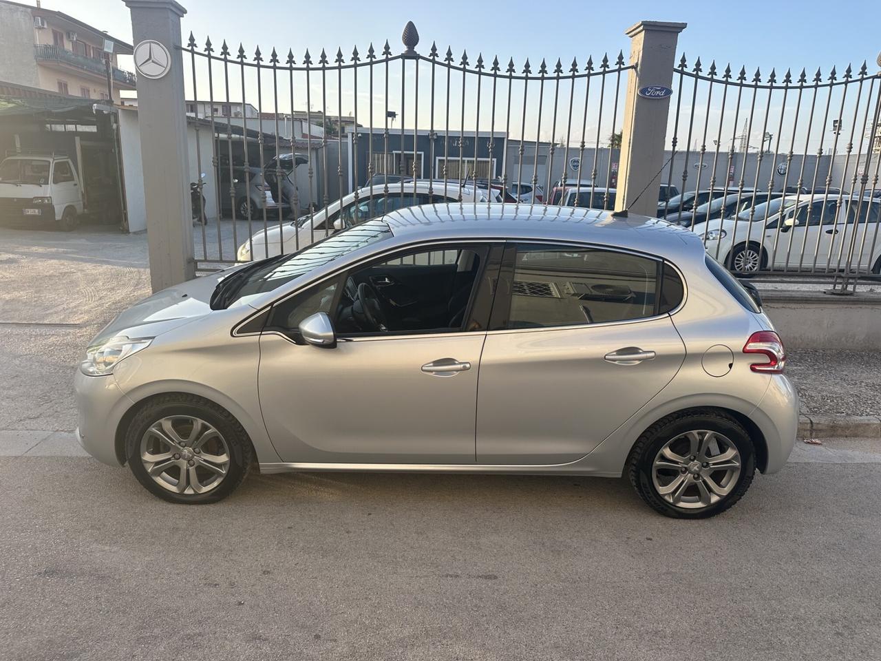 Peugeot 208 1.4 HDi 68 CV Allure 2014