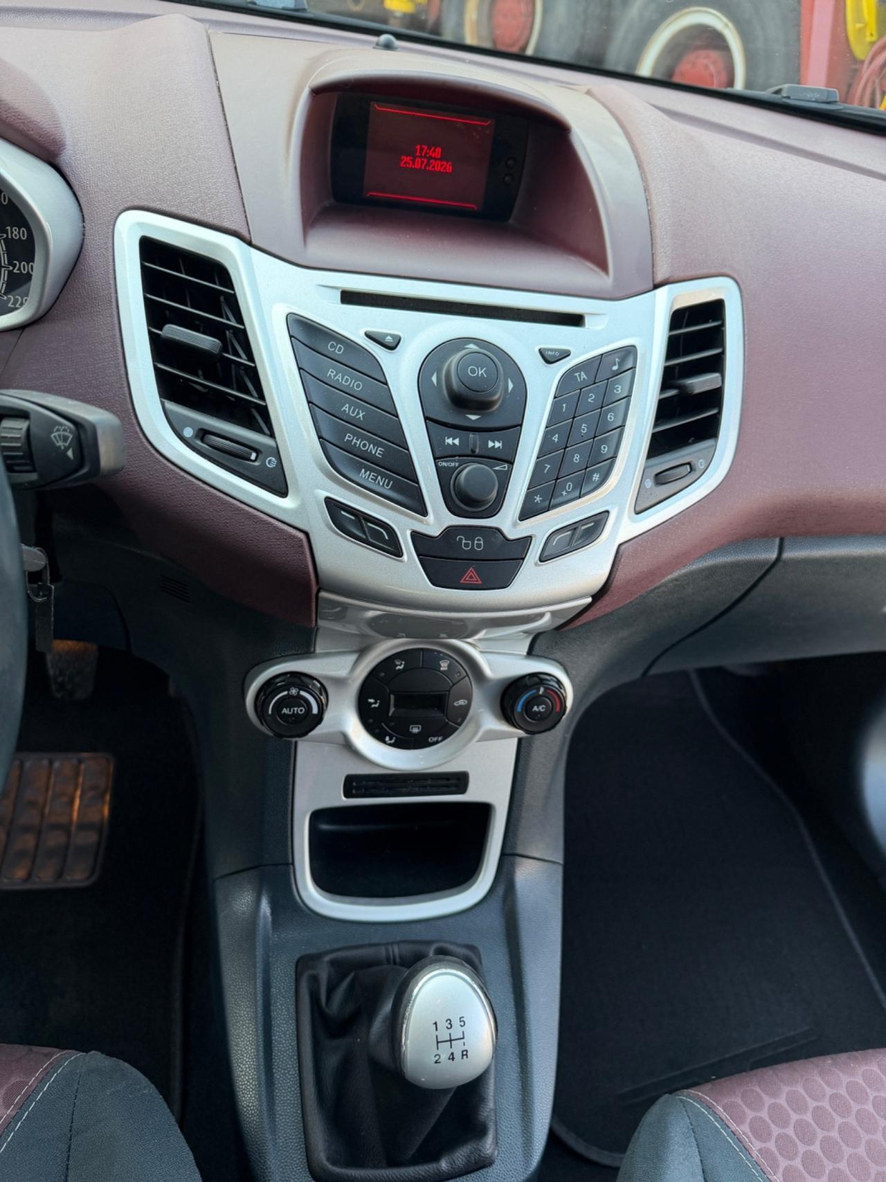 Ford Fiesta 1.4 TDCi 68CV 5 porte Titanium