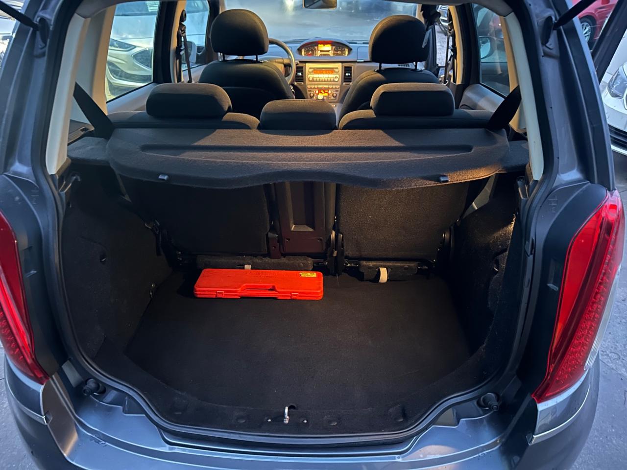 Lancia Ypsilon 1.3 MJT 75 CV Unyca