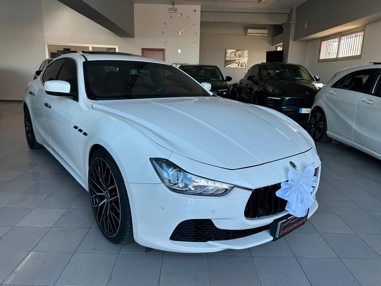 NOLEGGIO Maserati Ghibli V6 3.0 Diesel 275 CV INTERNI CARTIER TETTO APRIBILE
