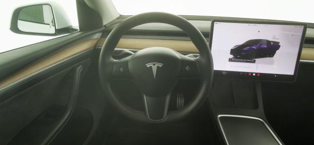 TESLA Model Y Performance Dual Motor AWD -con Autopilot avanzato