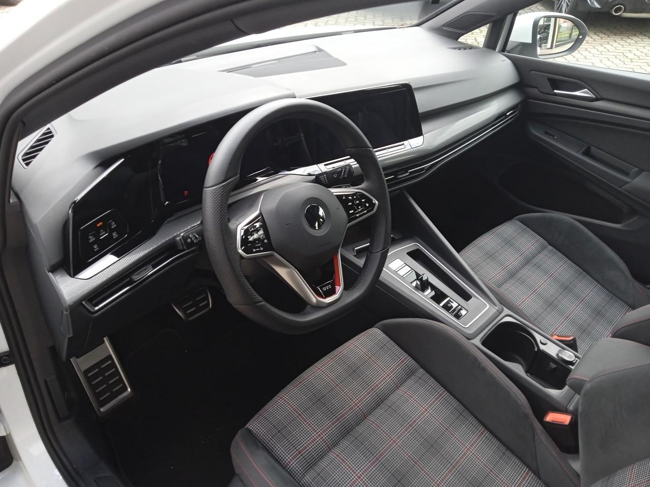 Volkswagen Golf GTI FULL LED APPLE CAR PLAY GUIDA DI 2°LIVELLO SENS PARK DOPPI SEDILI RISCALDATI IN ARRIVO OPZIONABILE