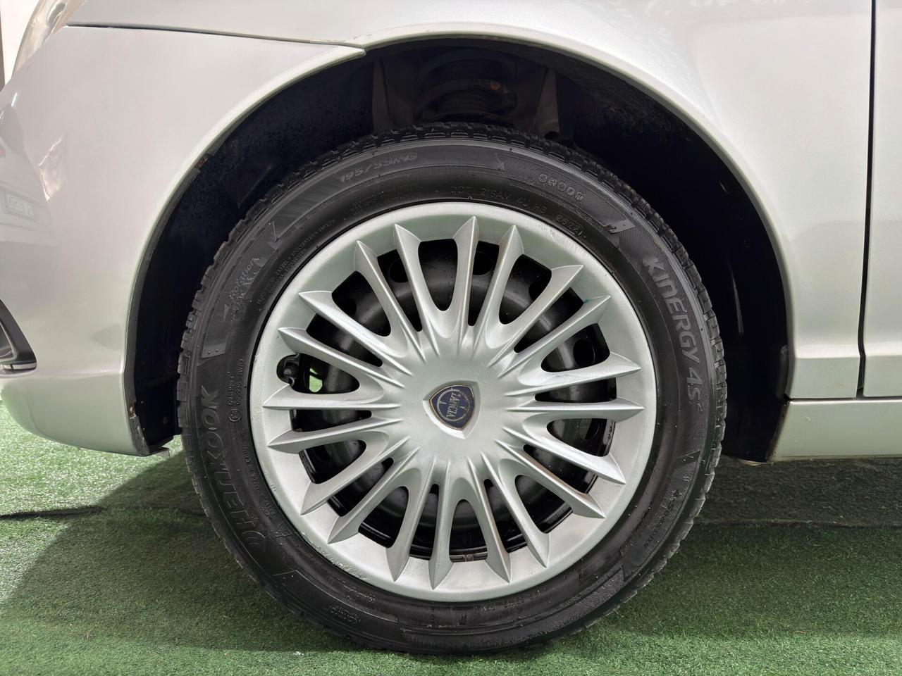Lancia Ypsilon 1.2 Modamilano