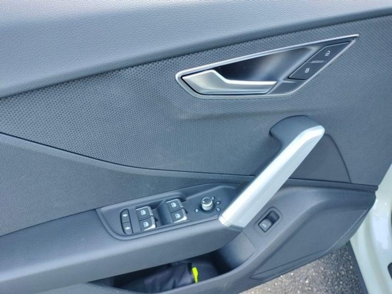 Audi Q2 2.0 30 TDI S LINE Interno ed esterno