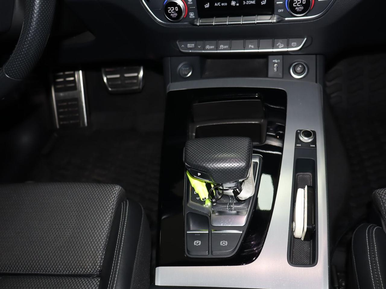 Audi Q5 S Line 2.0 40 TDI MHEV IVA ESPOSTA #12093