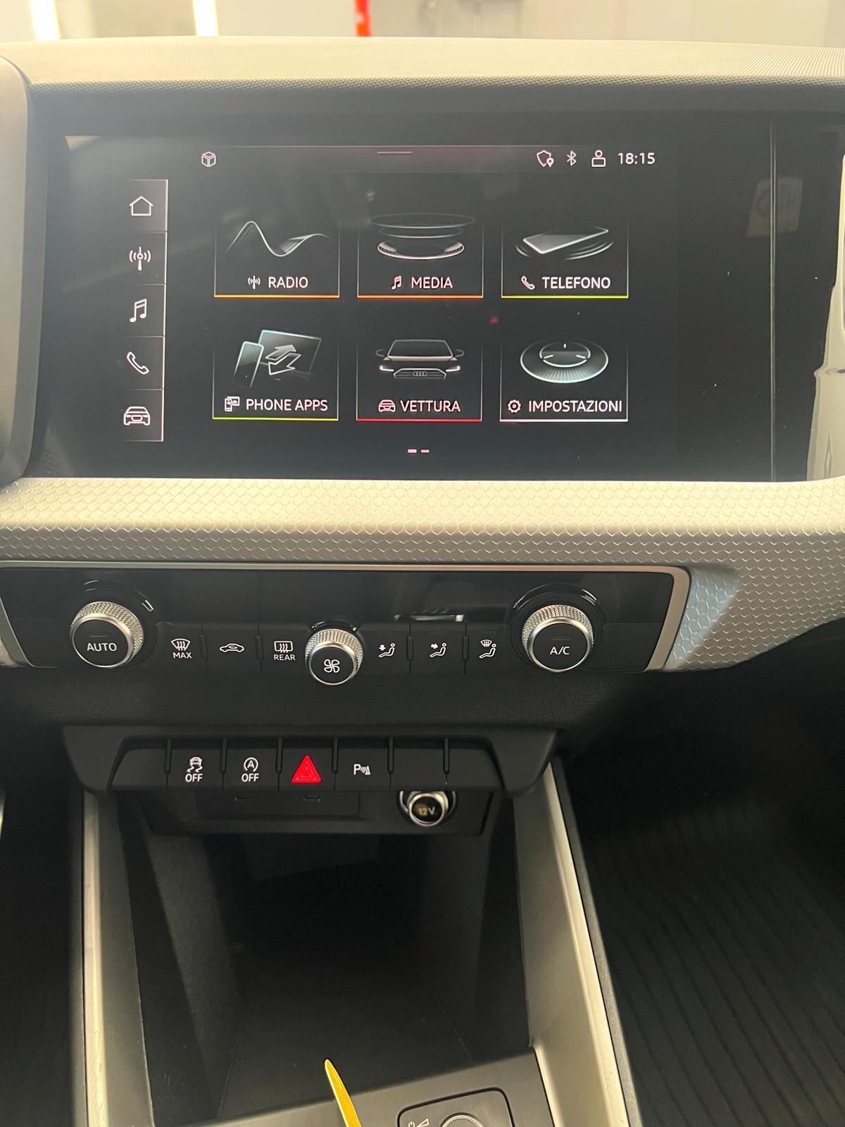 Audi A1 citycarver 30 TFSI Identity Contrast