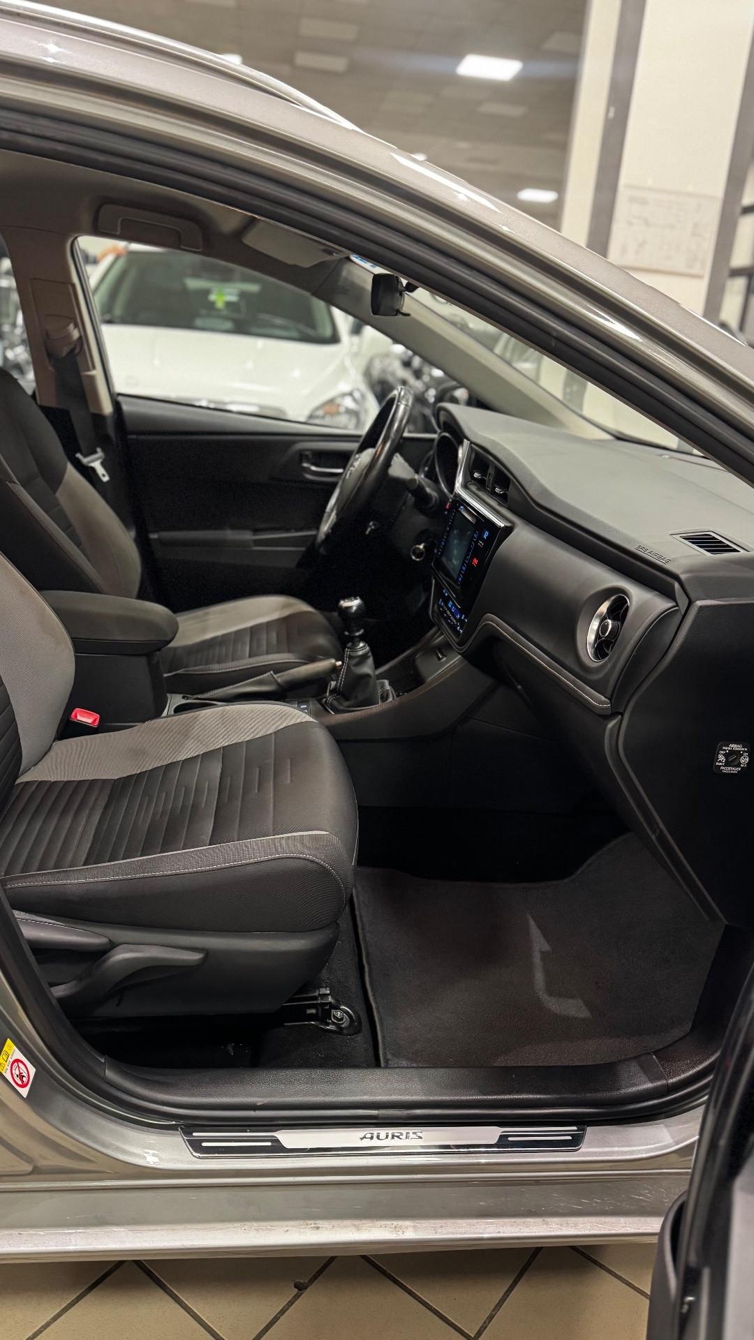 Toyota Auris Touring Sports 1.6 D-4D Lounge