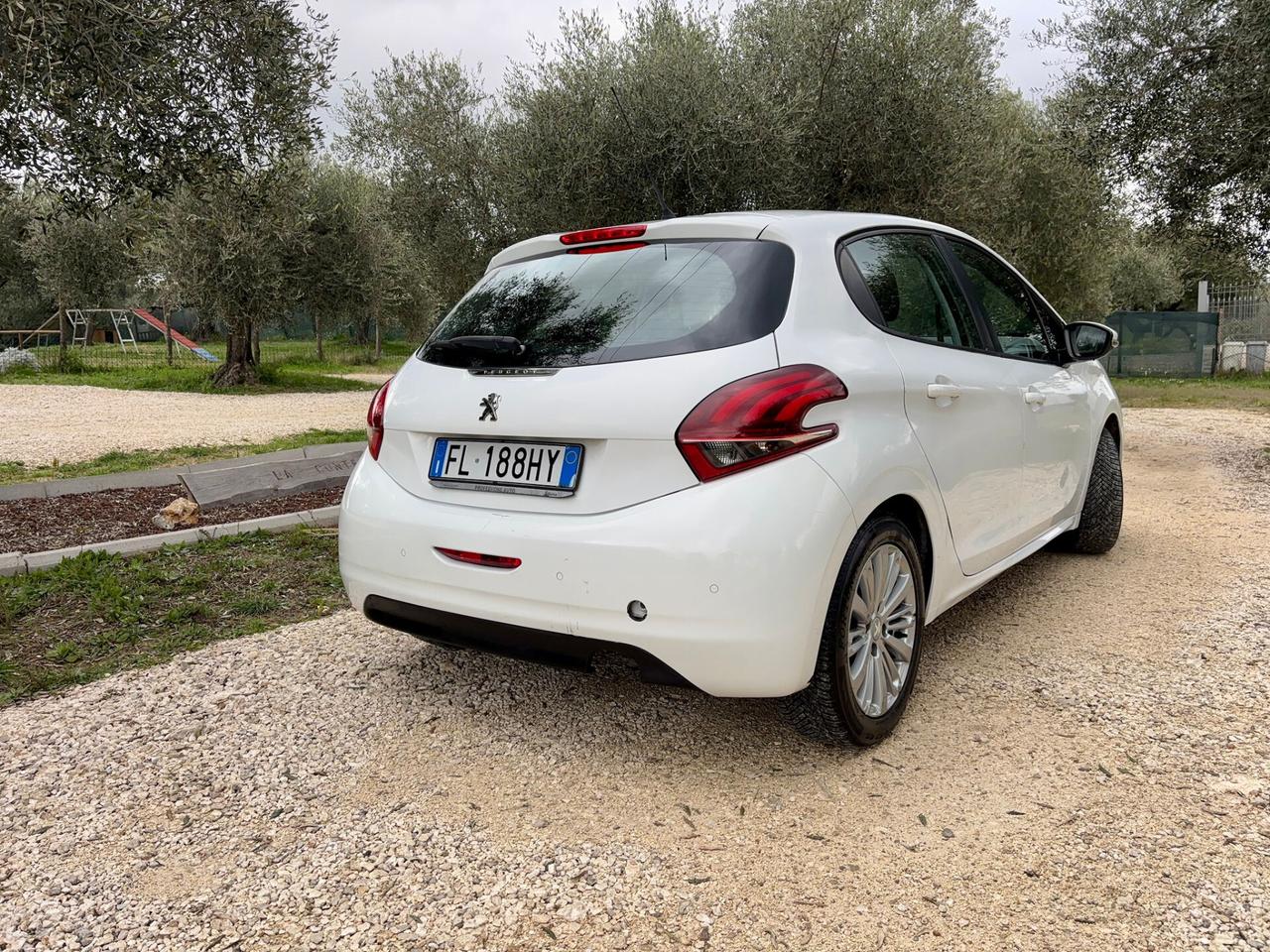Peugeot 208 PureTech 82 5p. GPL Allure