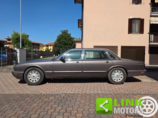 DAIMLER Six LWB 4.0L GUIDA A DESTRA