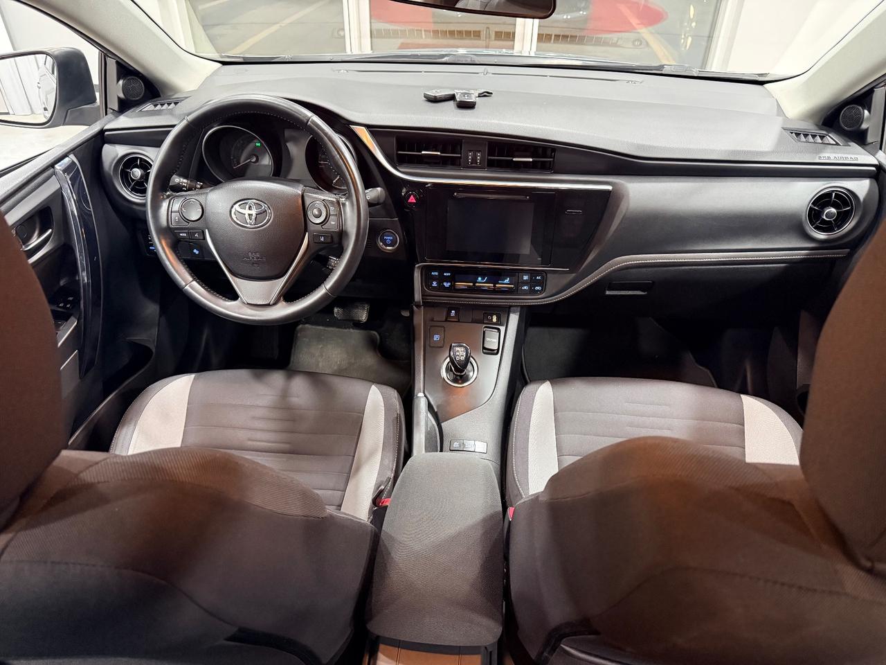 Toyota Auris 1.8 Hybrid Lounge