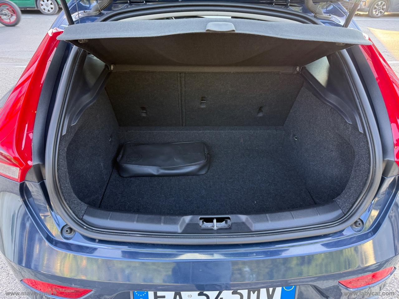 VOLVO V40 D2 1.6 Momentum