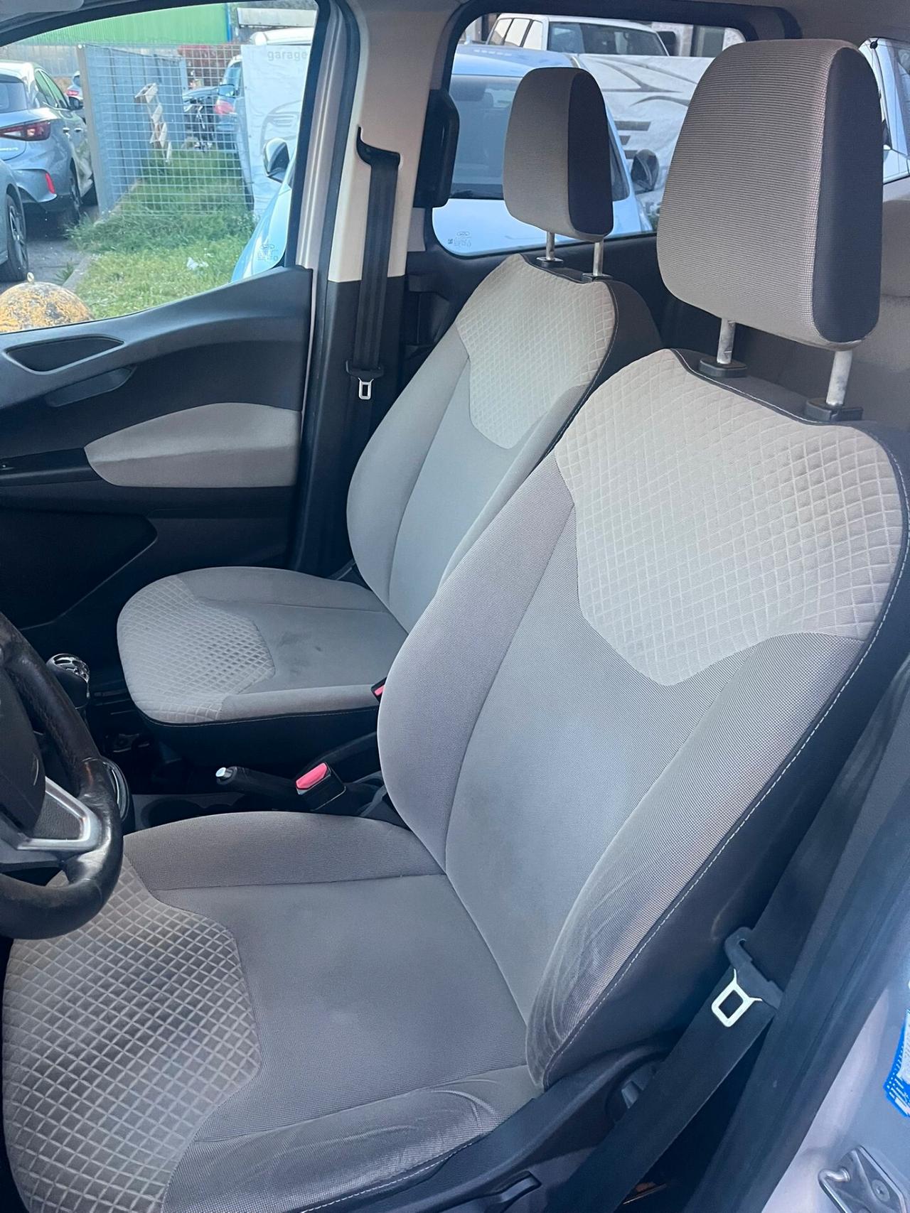 Ford Tourneo Courier 1.0 EcoBoost 100 CV Titanium