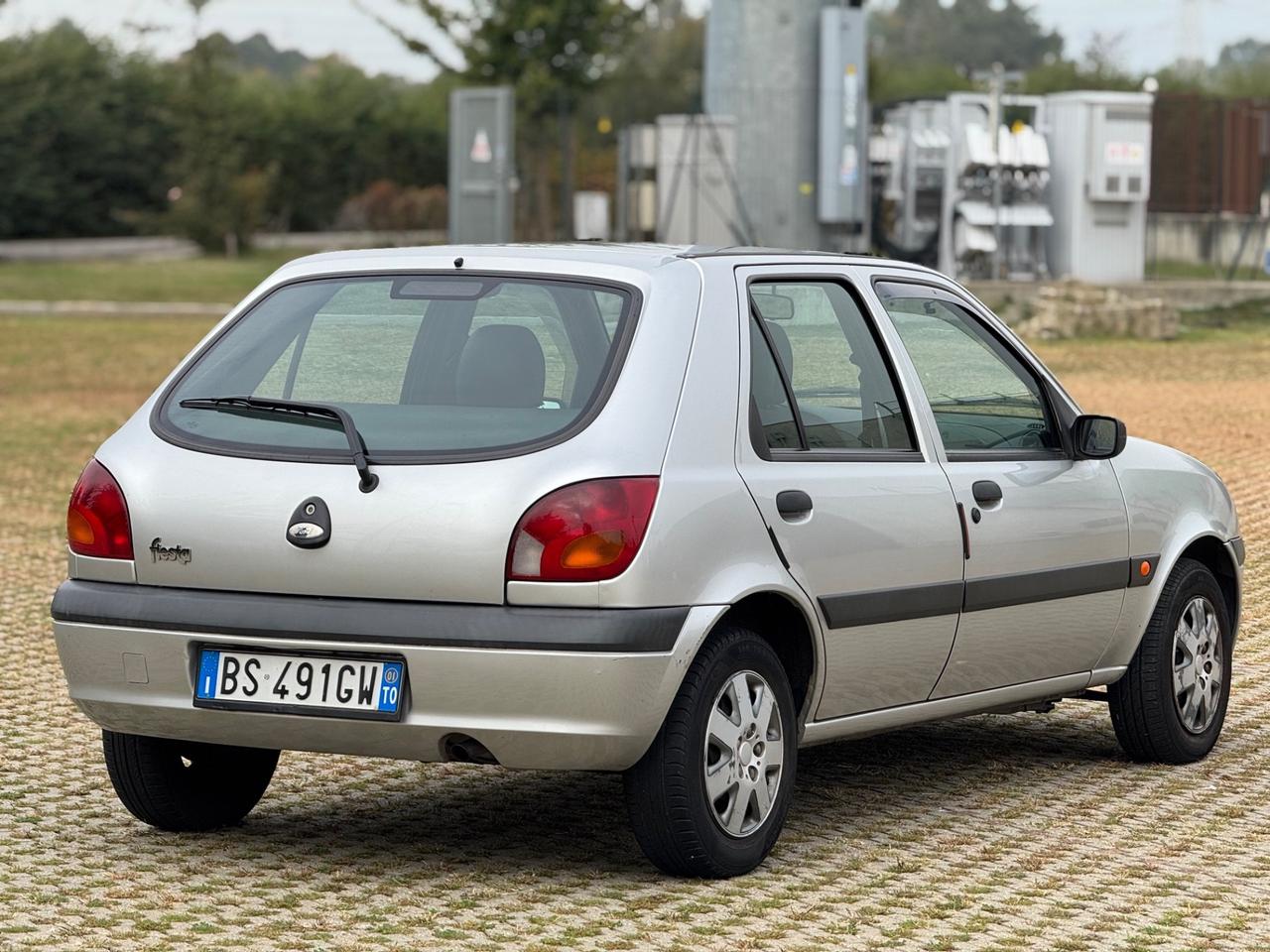 Ford Fiesta 1.2i 16V cat 5 porte Four