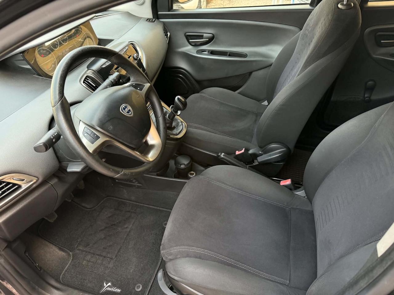 Lancia Ypsilon 1.2 69 CV 5 porte Platinum
