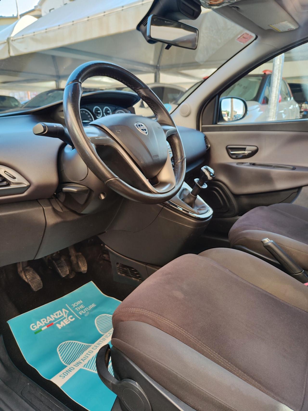 Lancia Ypsilon 1.2 69 CV 5 porte S&S Gold