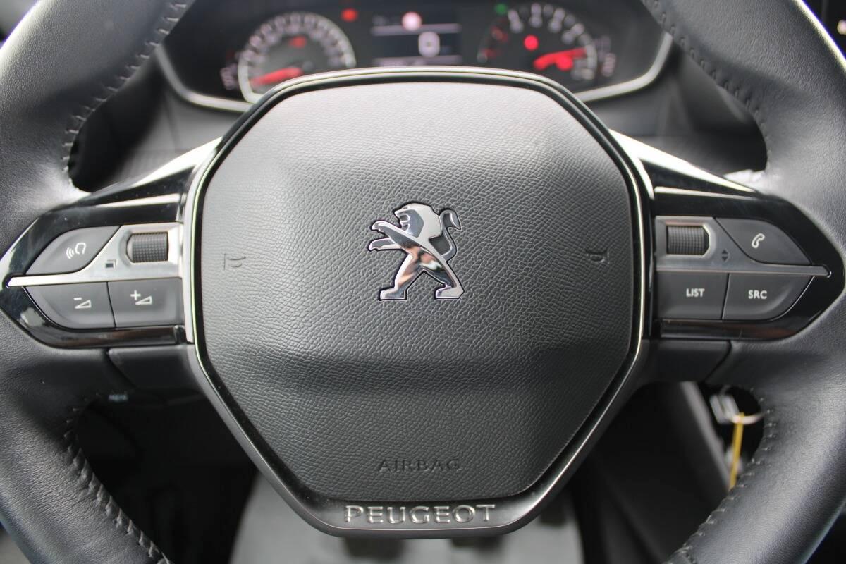 Peugeot 208 1.2 puretech Active s&s 75cv Con NAVIGATORE
