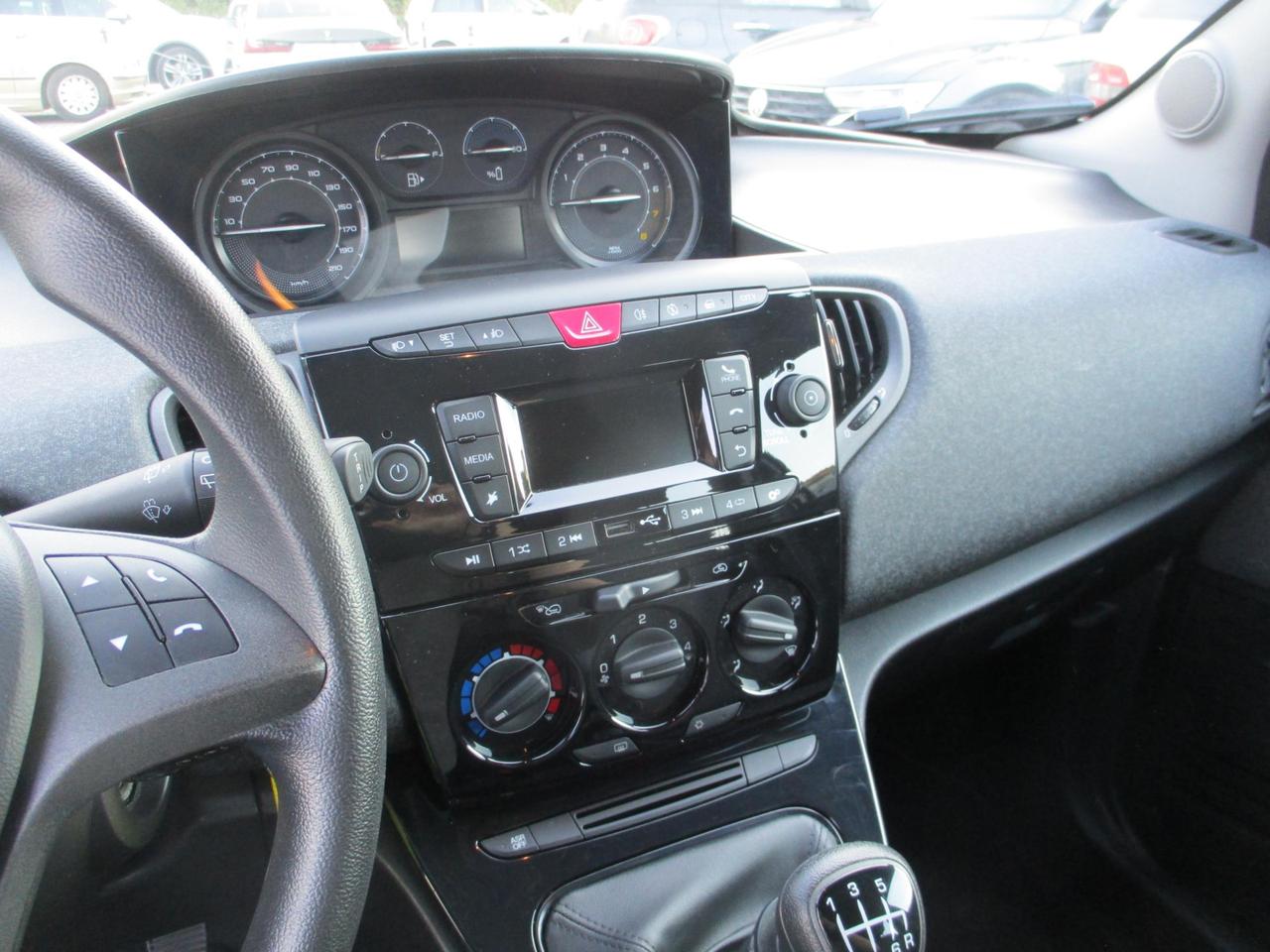 Lancia Ypsilon 1.0 Hybrid Silver Plus - Ok Neopat./Bluetooth