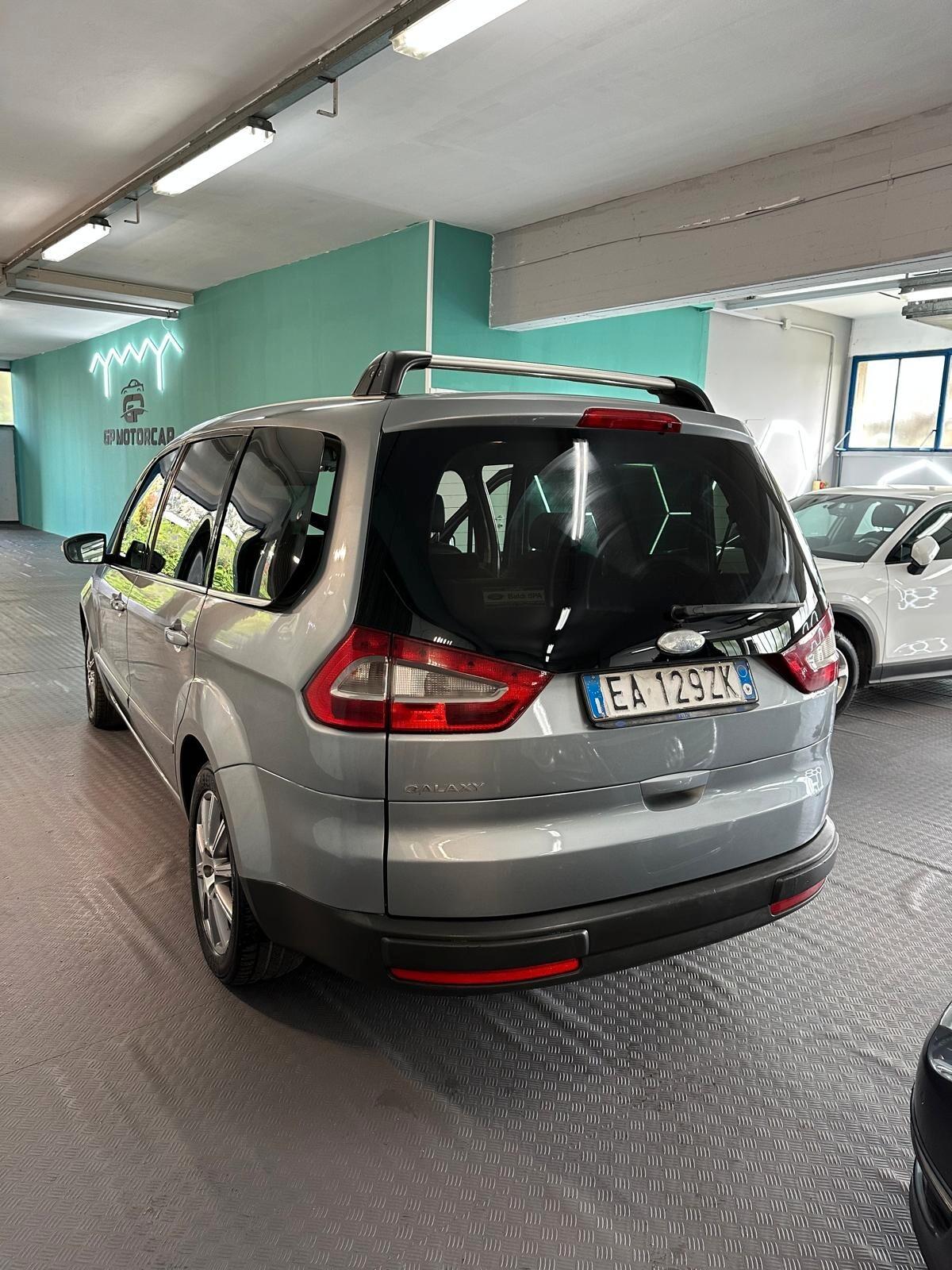 Ford Galaxy 2.2 TDCi 175 CV Ghia DPF