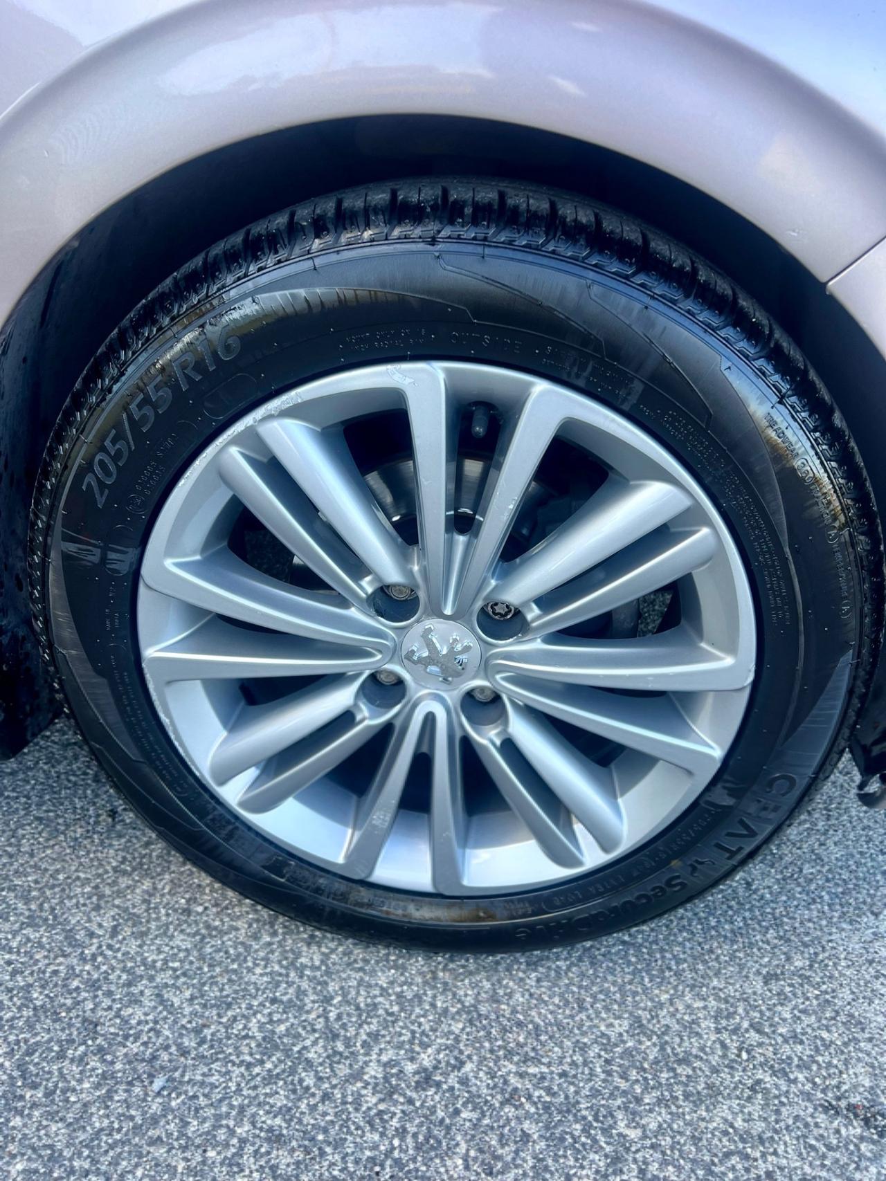 Peugeot 208 1.4 VTi 95 CV 5p. GPL Touring sport