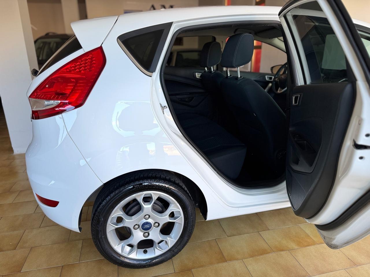 Ford Fiesta 1.4 TDCi 70CV 5 porte Titanium