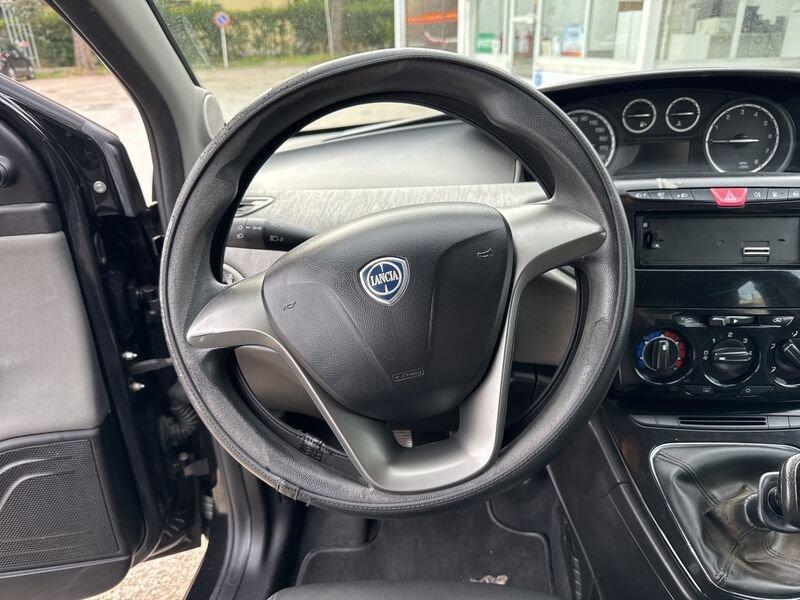 Lancia Ypsilon Ypsilon 1.2 8v Silver s/c.traz.,esp ecochic Gpl 69cv