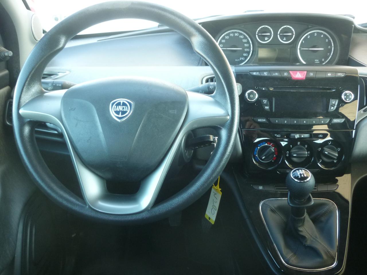 Lancia Ypsilon 1.2 69 CV 5 porte Silver GPL