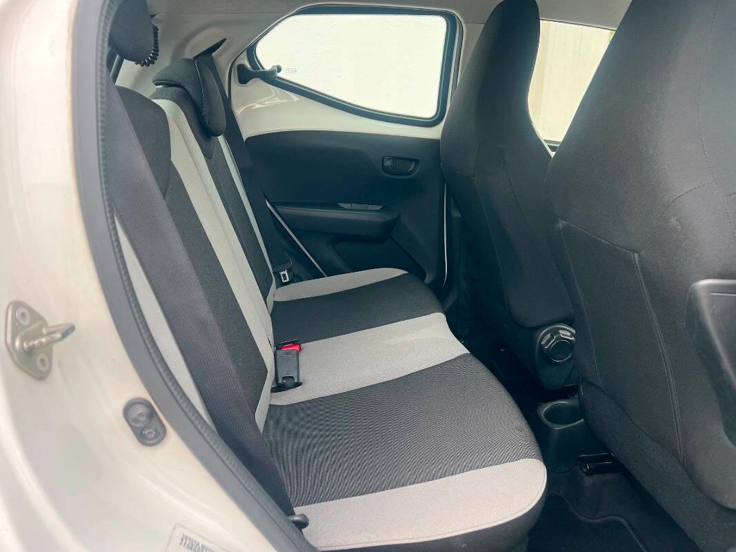 Toyota Aygo 1.0 x-clusiv 5p