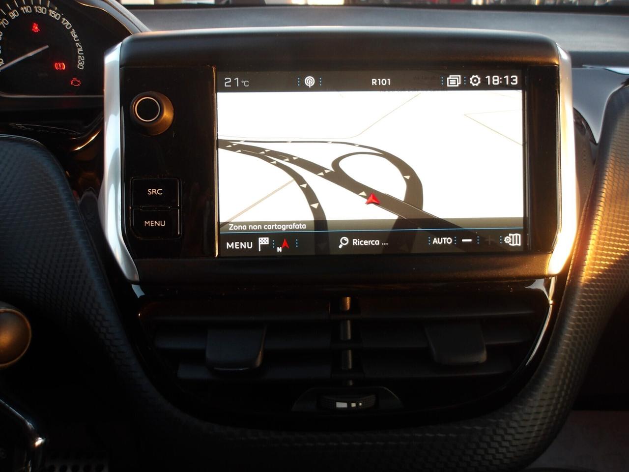 PEUGEOT 2008 1.2 BENZ-GT LINE-AUTO-NAVI