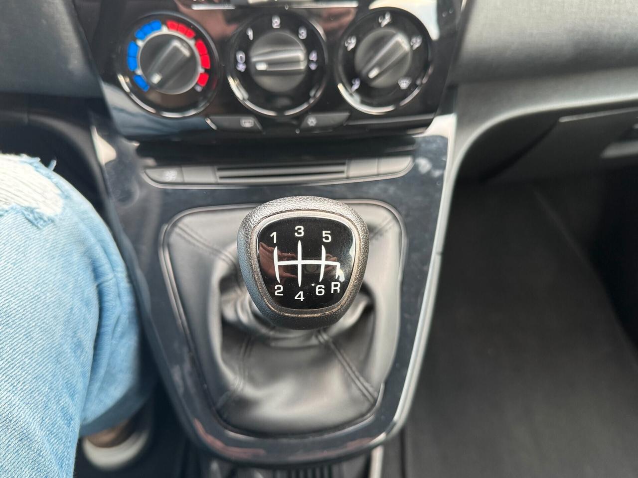 Lancia Ypsilon 1.0 FireFly 5 porte S&S Hybrid Ecochic