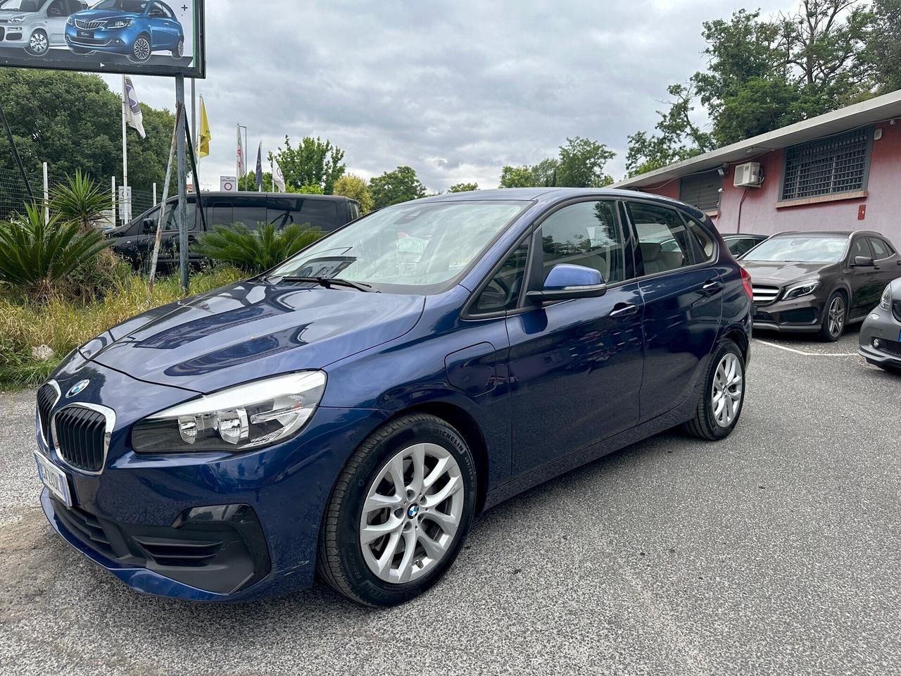 Bmw 225 BMW 225 XE I - PERFORMANCE 4x4 Hyper blue sand beige