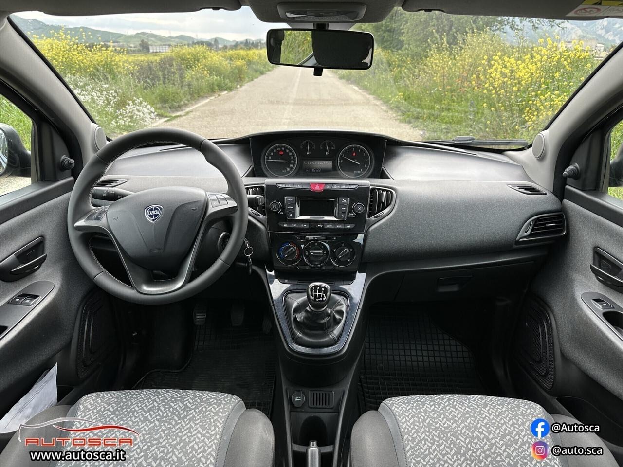 Lancia Ypsilon 1.0 FireFly 5 porte S&S Hybrid Ecochic Silver