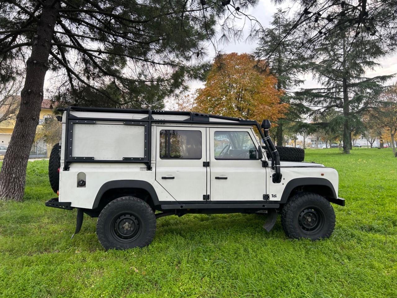 Land Rover Defender Safari