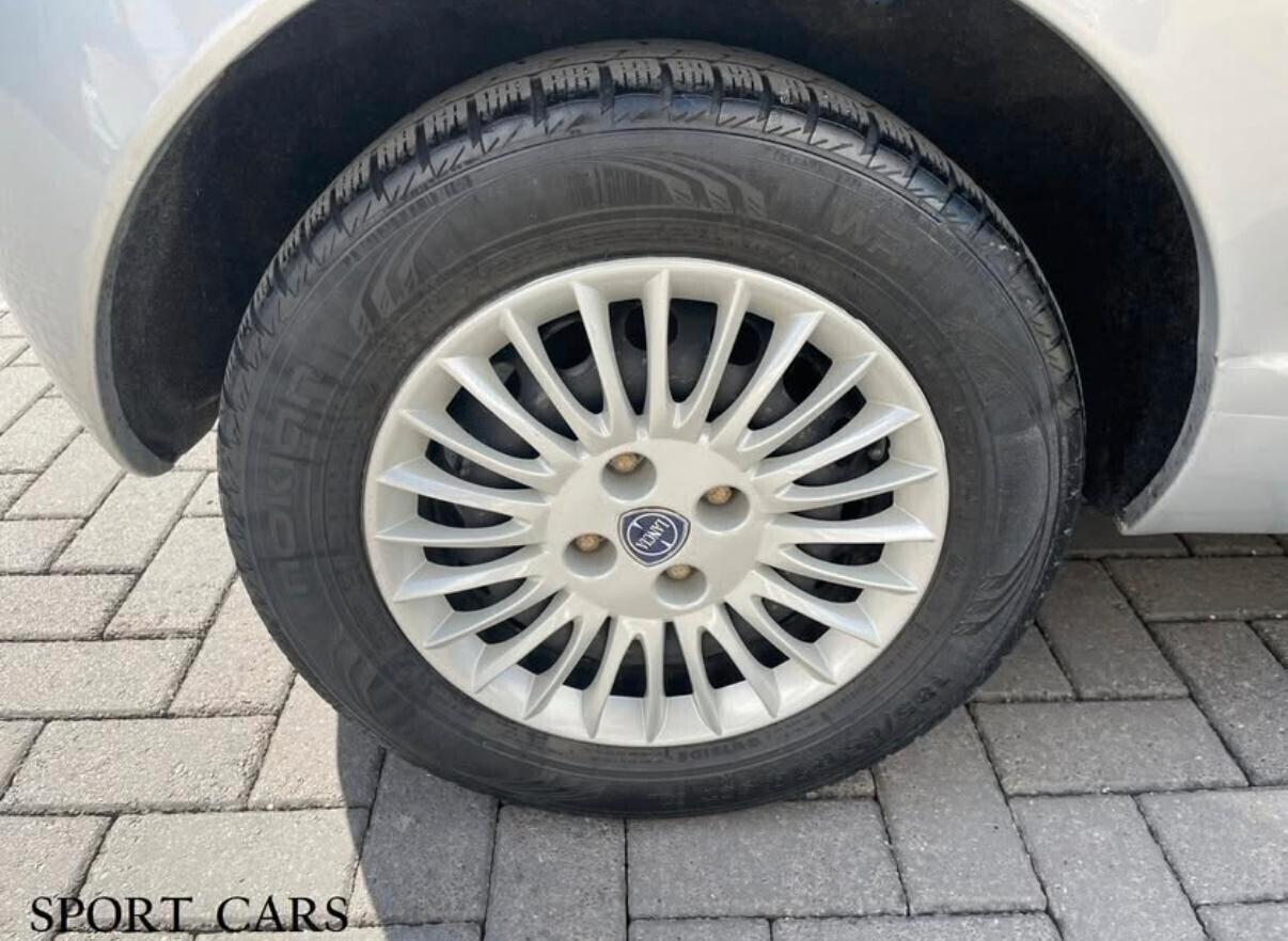 Lancia Ypsilon 1.3 MJT 75 CV Oro Giallo