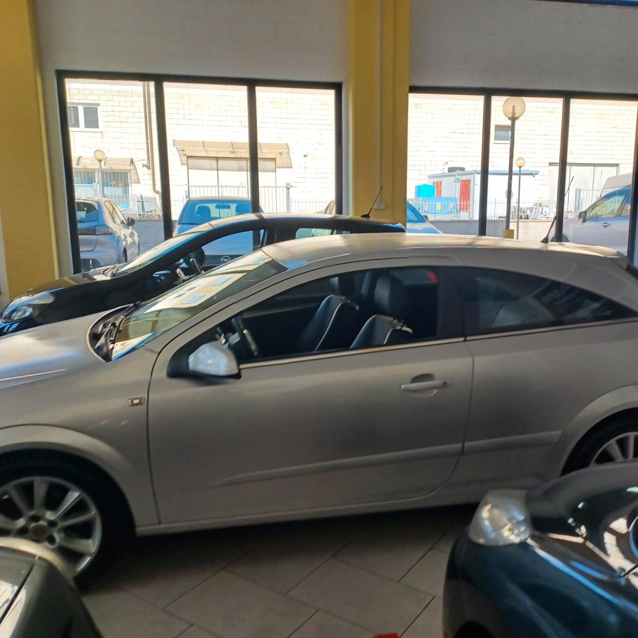 ASTRA 1.7 GT PER GLI AMANTI DELLE AUTO SPORTIVA