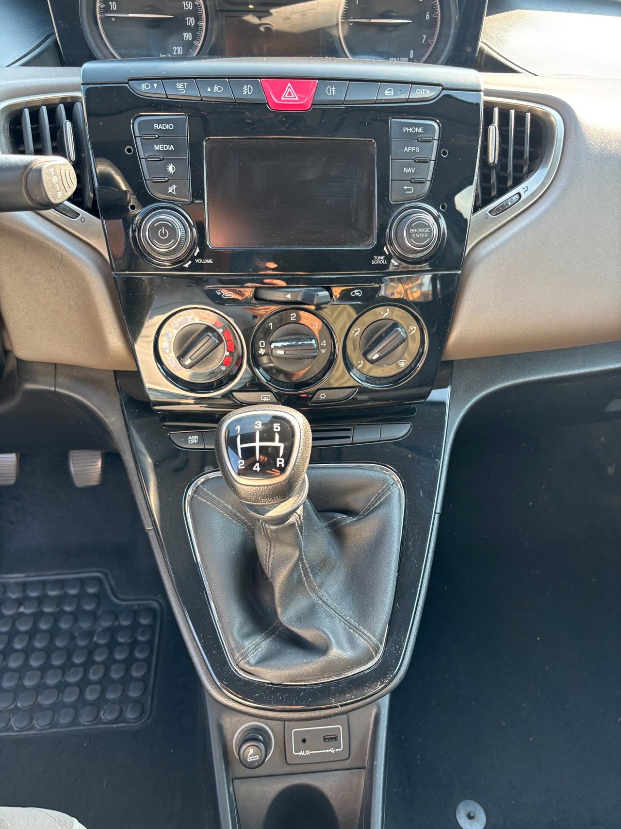 Lancia Ypsilon 1.2 69 CV 5 porte Gold